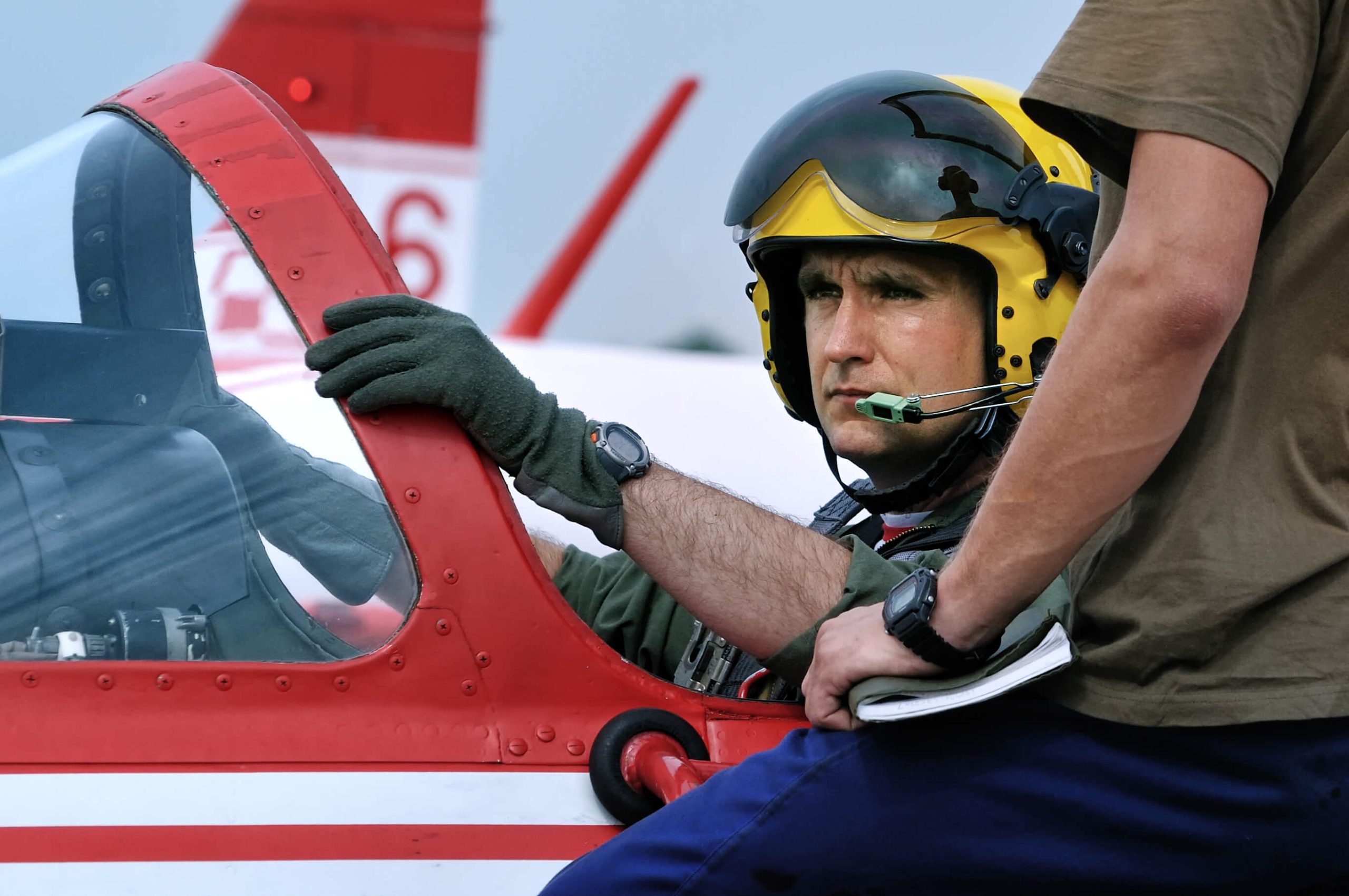 Prowadzący Zespołu Biało-Czerwone Iskry Tomasz Czerwiński Awiatorzy - Fundacja Ludzi Lotnictwa